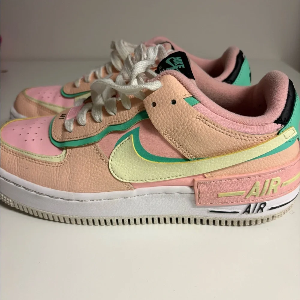 Nike Woman’s pastel Airforce 1s - Picture 3 of 6